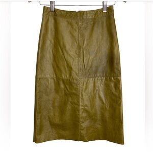 🌟  Beautiful VINTAGE Gap Leather Olive Pencil Skirt~ size 4